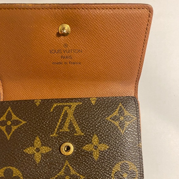 Louis Vuitton Unisex Compact Monogram Wallet - Picture 3 of 6